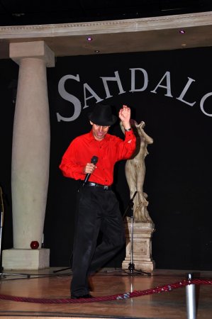 BAILANDO